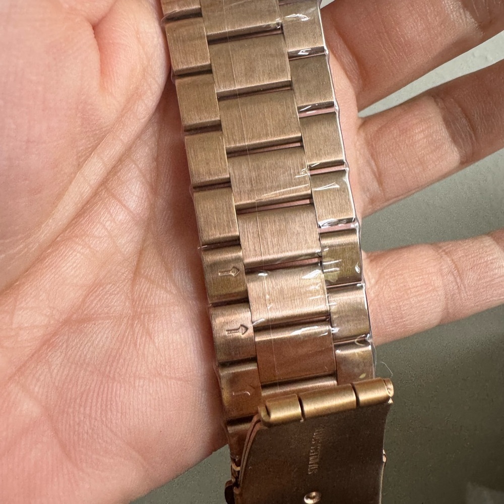 NWT rose gold Apple Watch band Stainlees steel 38/40mm - Picture 3 of 7